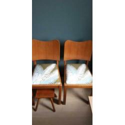 Twee vintage stoelen