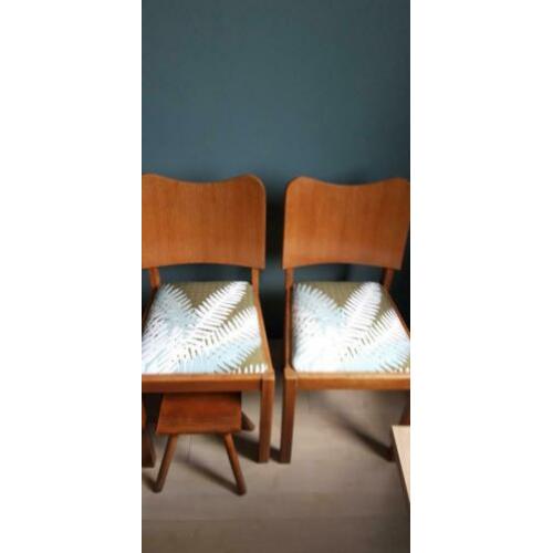 Twee vintage stoelen