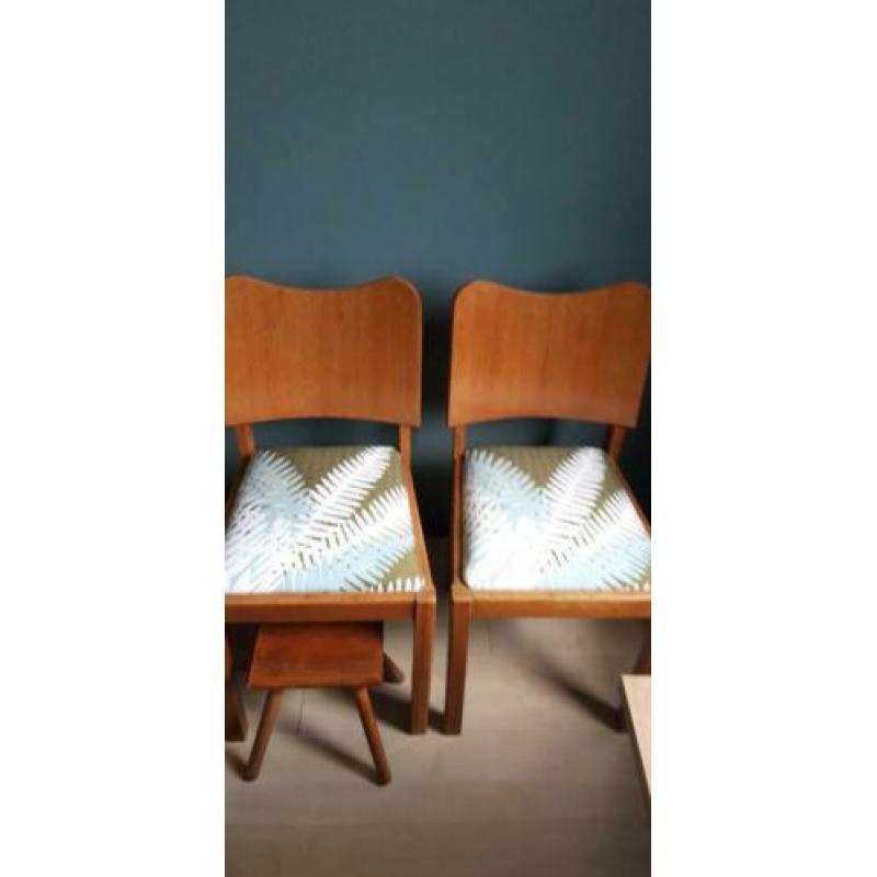 Twee vintage stoelen