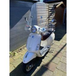 Piaggo-Vespa-Primavera