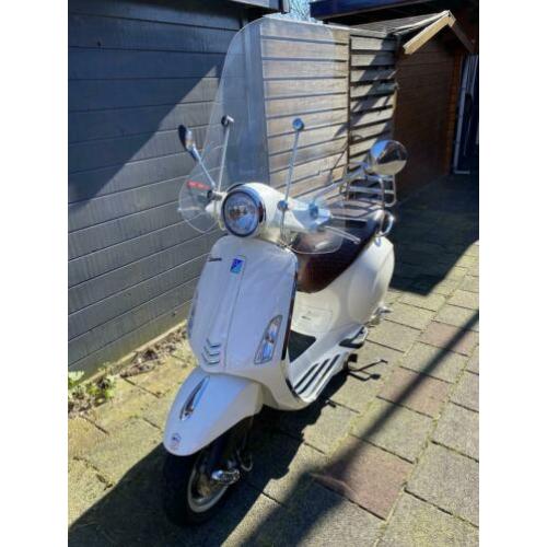 Piaggo-Vespa-Primavera