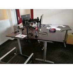 Partij! Bureau, bureaustoel en kast. Schermen en beugel
