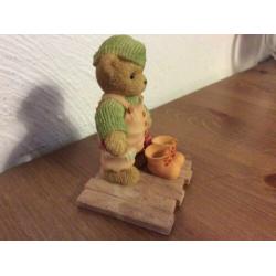 Cherished teddies "Herbert" klaar voor de winter. beschadigd