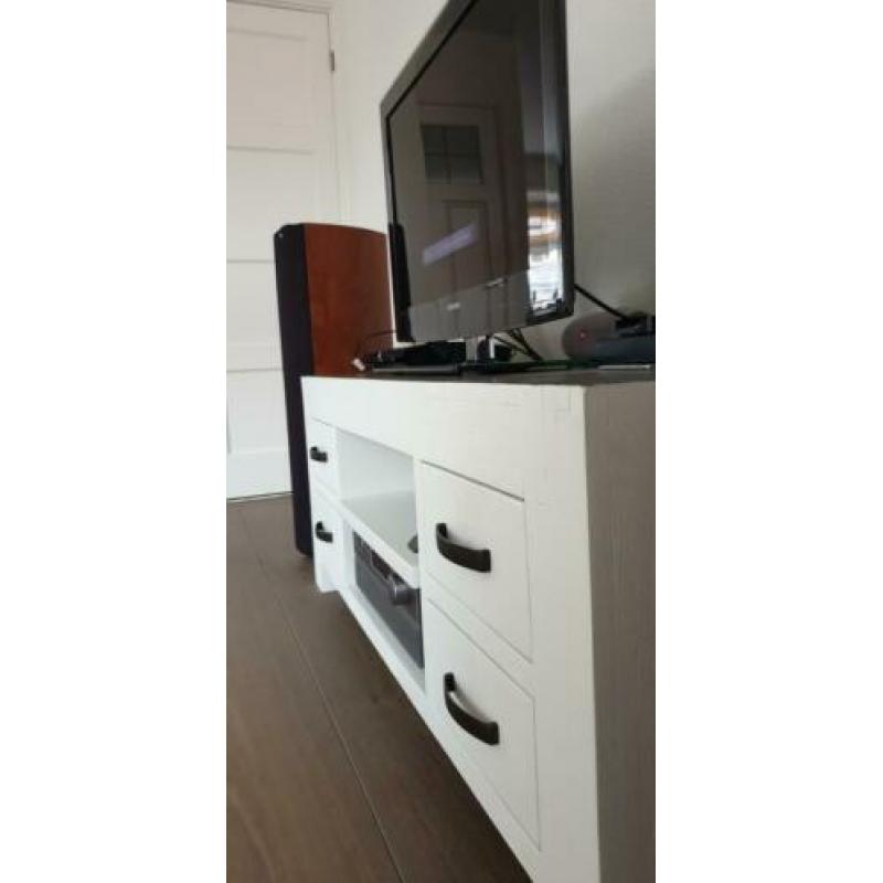 Landelijke tv meubel/kast