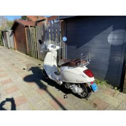 Piaggo-Vespa-Primavera