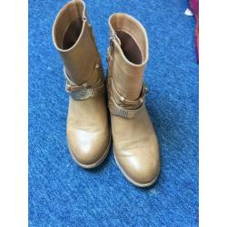 Beige caramel kleur in goede staat maat 38