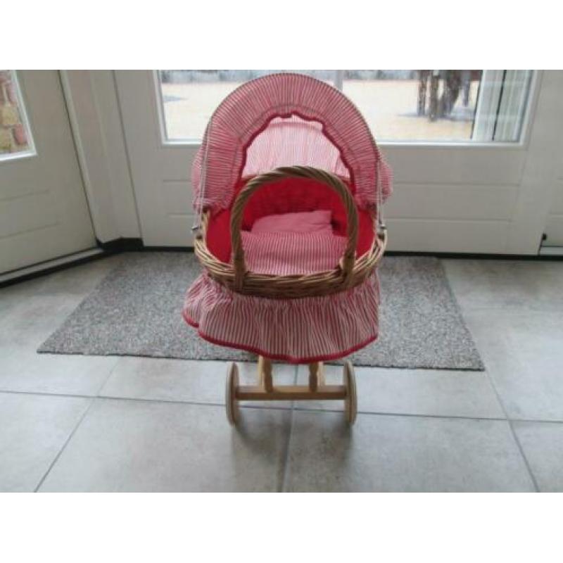 Rieten poppenwagen zgan.