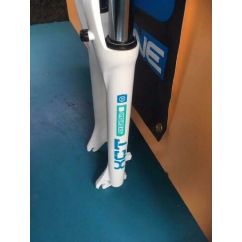 Suntour XCT 29er ATB Voorvork met Lock-Out, Wit/Groen, Nieuw
