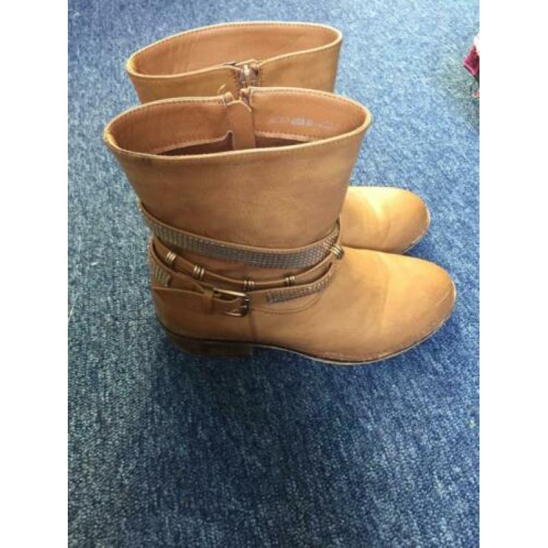 Beige caramel kleur in goede staat maat 38