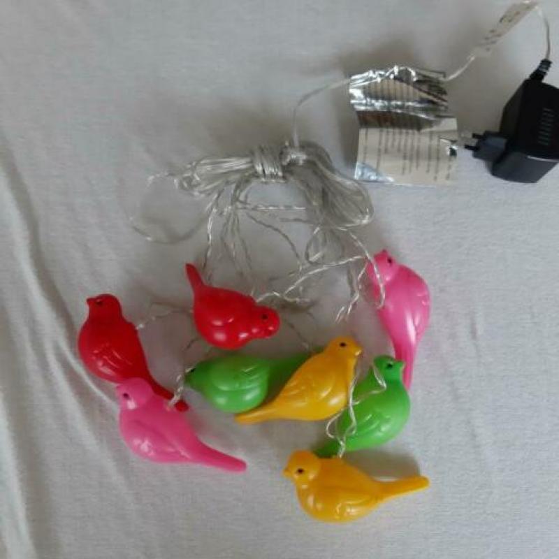 Snoerverlichting- 8 lamps LED multicolor vogels, Konstsmide