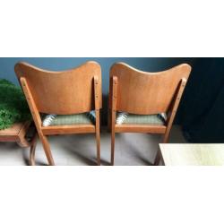 Twee vintage stoelen