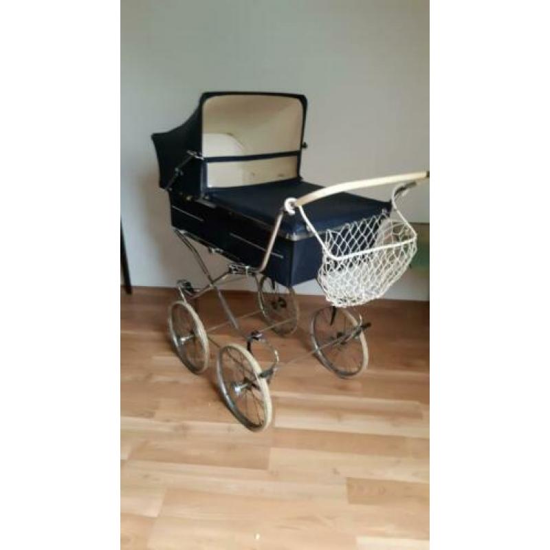 Vintage Retro kinder en wandelwagen in 1