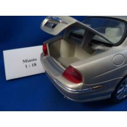 te koop Jaguar S- type Goud (beige) schaal 1:18