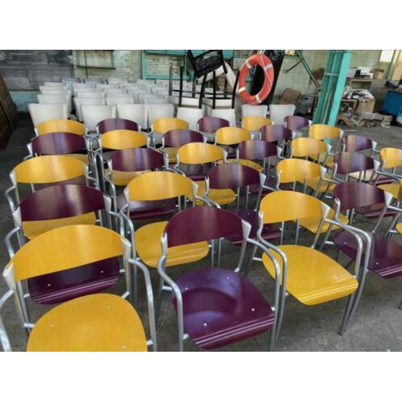 Partij van 30 stoelen