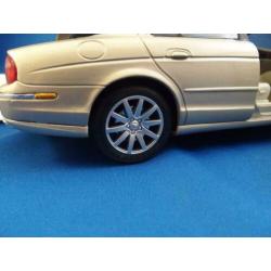 te koop Jaguar S- type Goud (beige) schaal 1:18