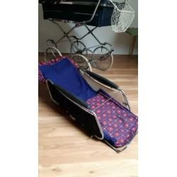 Vintage Retro kinder en wandelwagen in 1