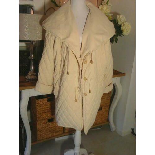 Oversized creme parka van Marc Cain, maat: 38-40 / nr.3.