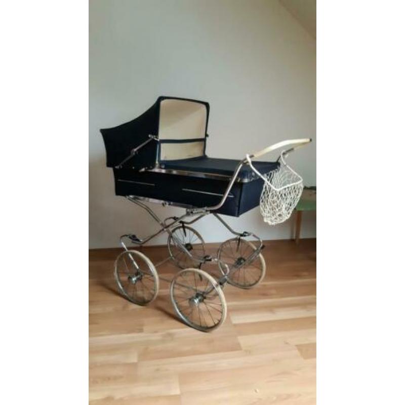 Vintage Retro kinder en wandelwagen in 1