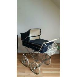 Vintage Retro kinder en wandelwagen in 1