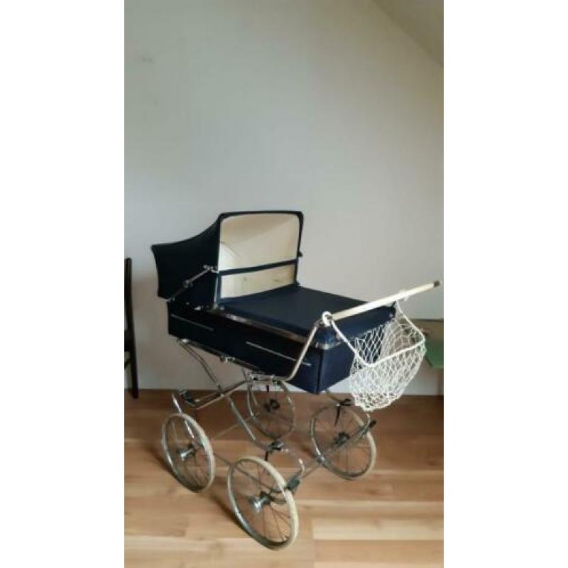 Vintage Retro kinder en wandelwagen in 1