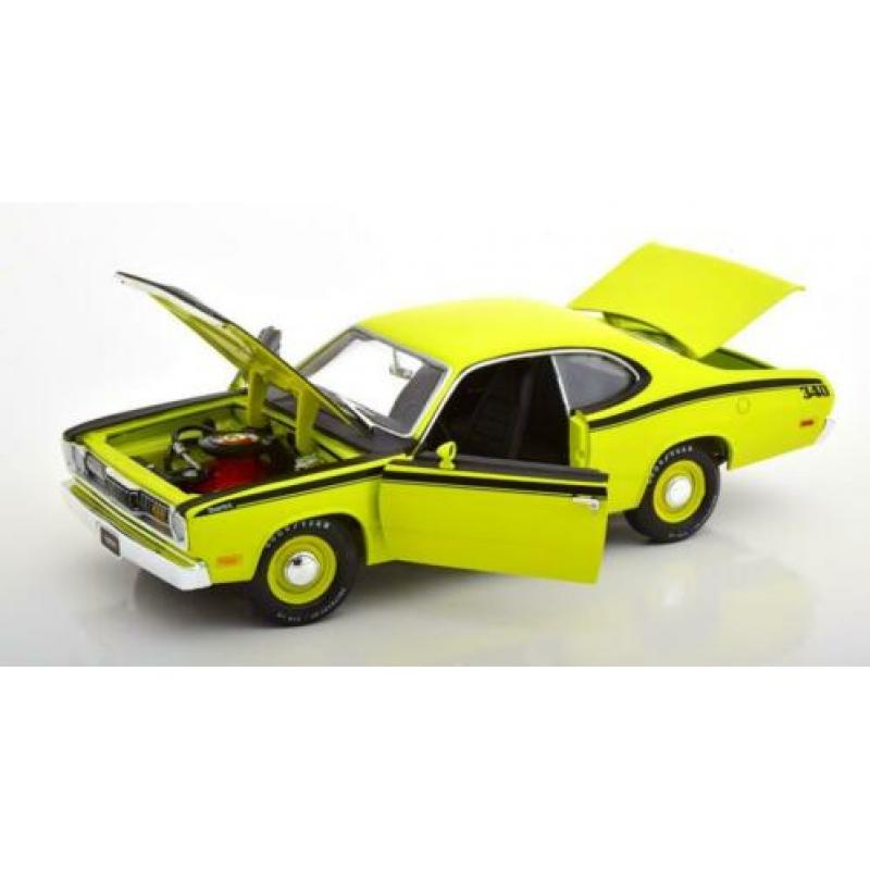 Plymouth Duster 340 1971 Geel / Zwart 1-18 Ertl Autoworld Li