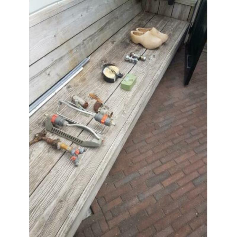 Van alles wat te gebruiken in de tuin sproeier klompen
