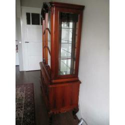 Prachtige Queen Ann vitrine kast