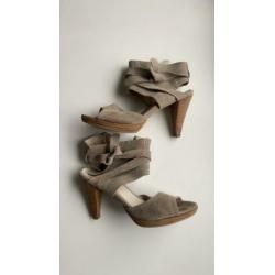 Suede hakken camel/ beige maat 38