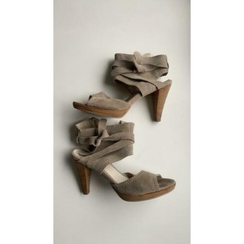 Suede hakken camel/ beige maat 38