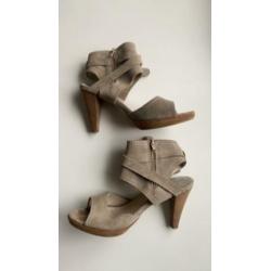 Suede hakken camel/ beige maat 38
