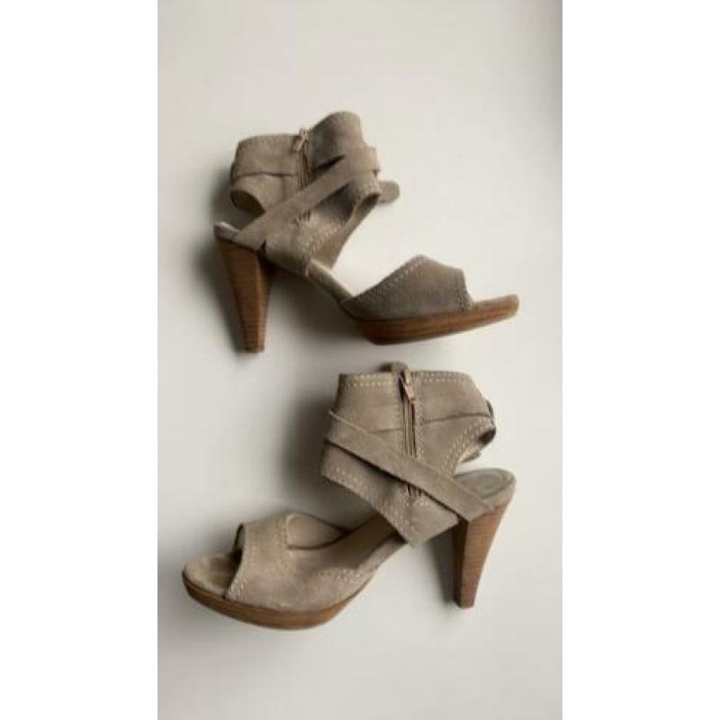 Suede hakken camel/ beige maat 38