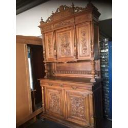 Antieke Franse eiken kast Met schitterend ambachtelijk houts