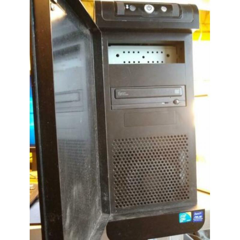 Pc set met asus moederbord Quad core, 8 GB Ram en 64 ssd &