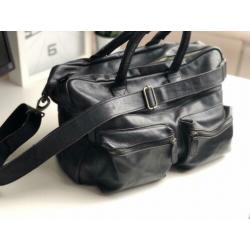 Zwarte leren (luier)tas