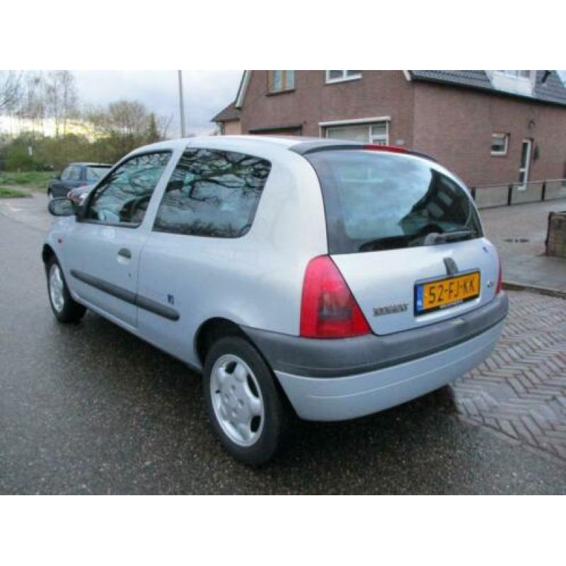 Renault Clio 1.2 Nieuwe APK, Remblokken voor nieuw,