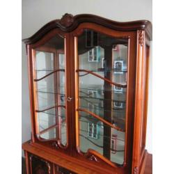 Prachtige Queen Ann vitrine kast