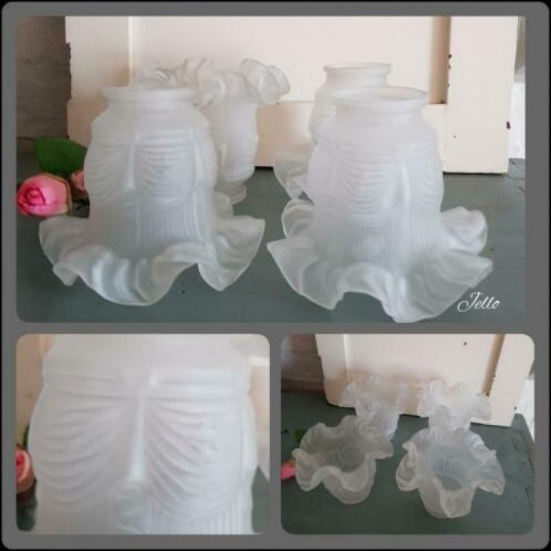 4 oude brocante glazen rokkapjes/lampenkapje/tulp kapje