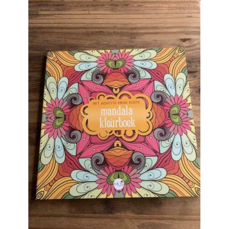 Het achtste enige echte mandala kleurboek