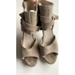 Suede hakken camel/ beige maat 38