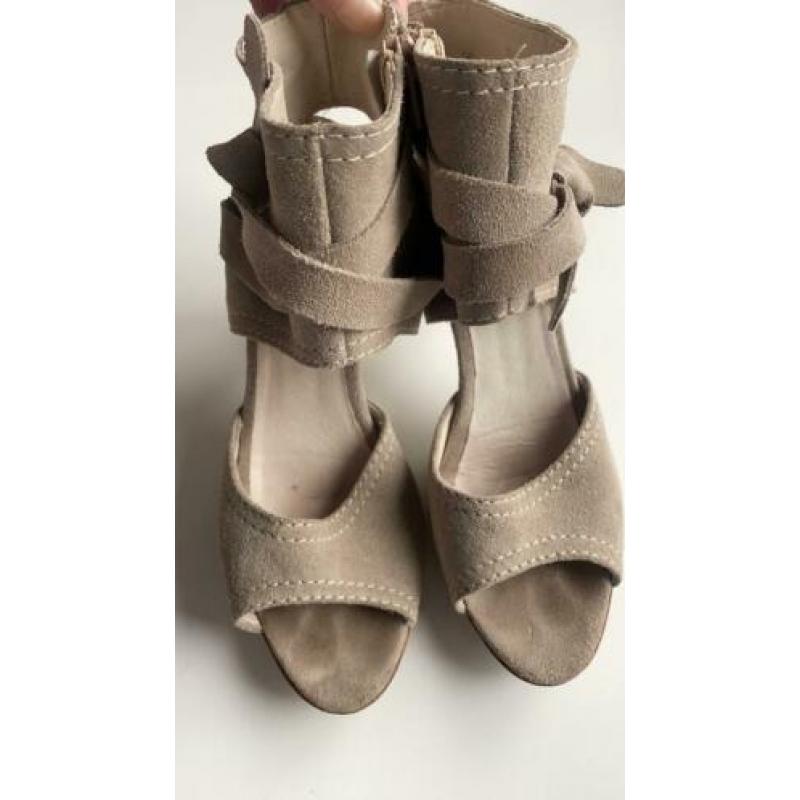 Suede hakken camel/ beige maat 38