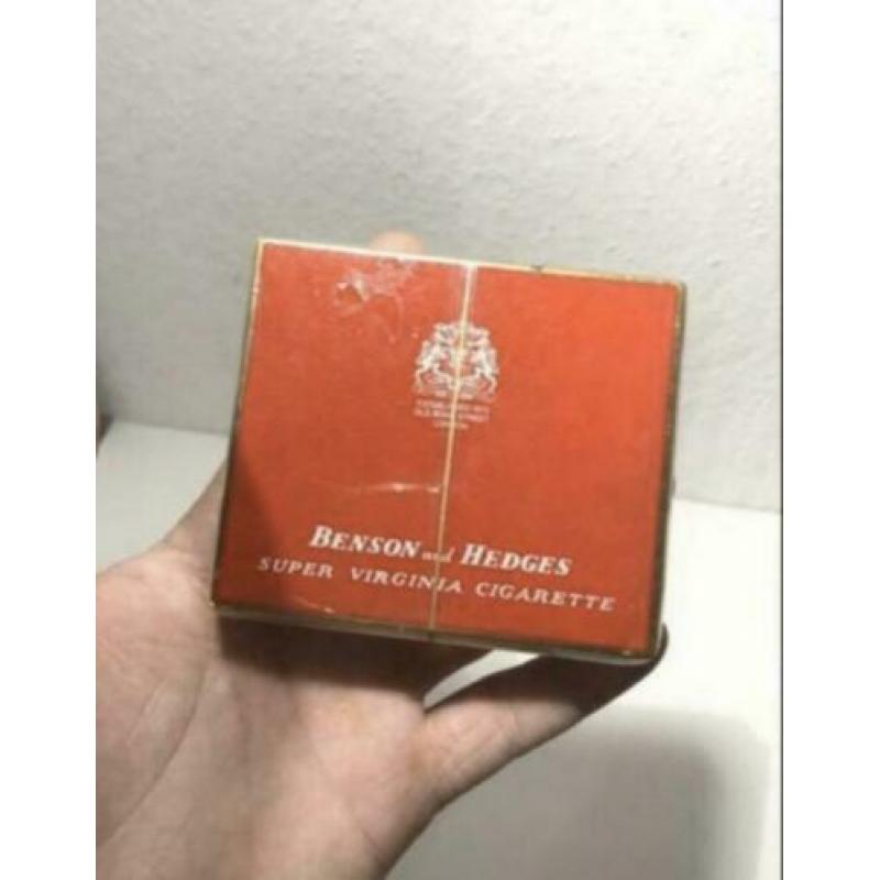 Nieuw verpakte antieke Benson and Hedges sigaretten/sigareni