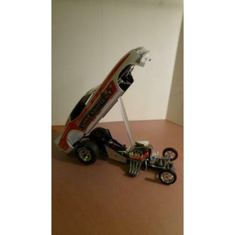 Ford mustang funny car connie kalitta modelauto 1:18