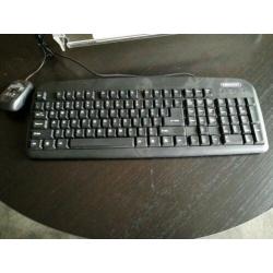 Thuiswerkplek voor laptop + toetsenbord en muis.