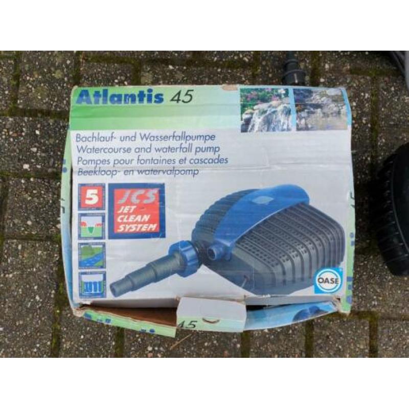 Te koop Oase pomp in de doos