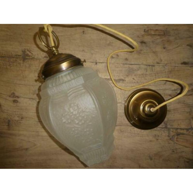 Hanglamp melkglas met bloemmotief en messing kap