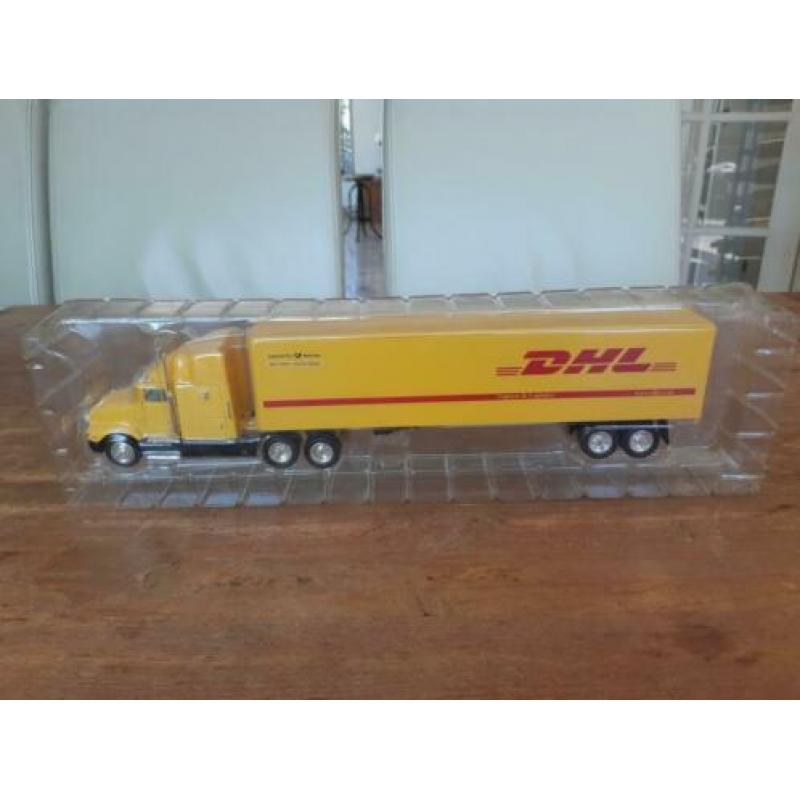 Miniatuur vrachtwagen DHL (nieuw in doos)