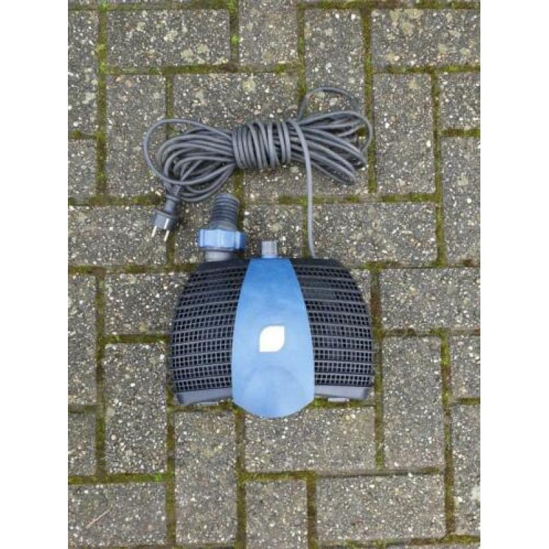 Te koop Oase pomp in de doos