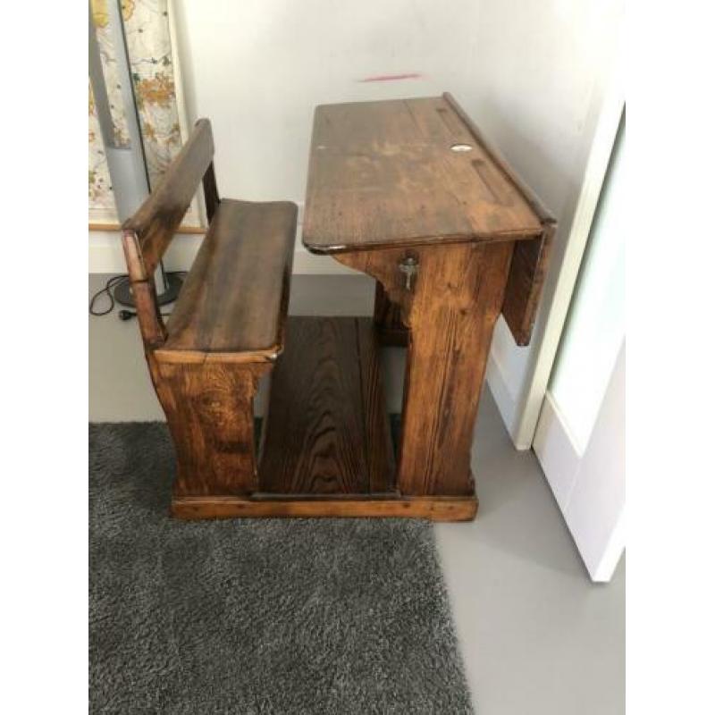 Vintage schoolbureau 2P met opslag en bank. Goede staat