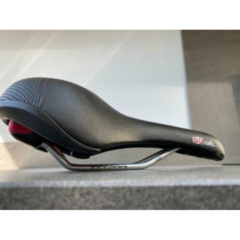 Te koop zo goed als nieuw SQ fietszadel maat 14