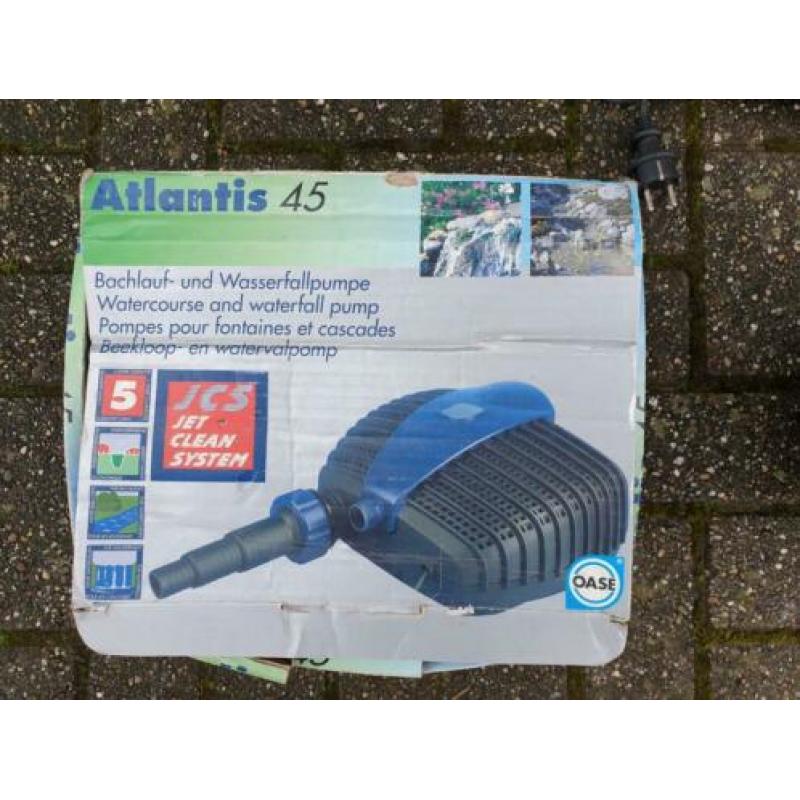 Te koop Oase pomp in de doos